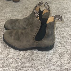 Women’s blundstones